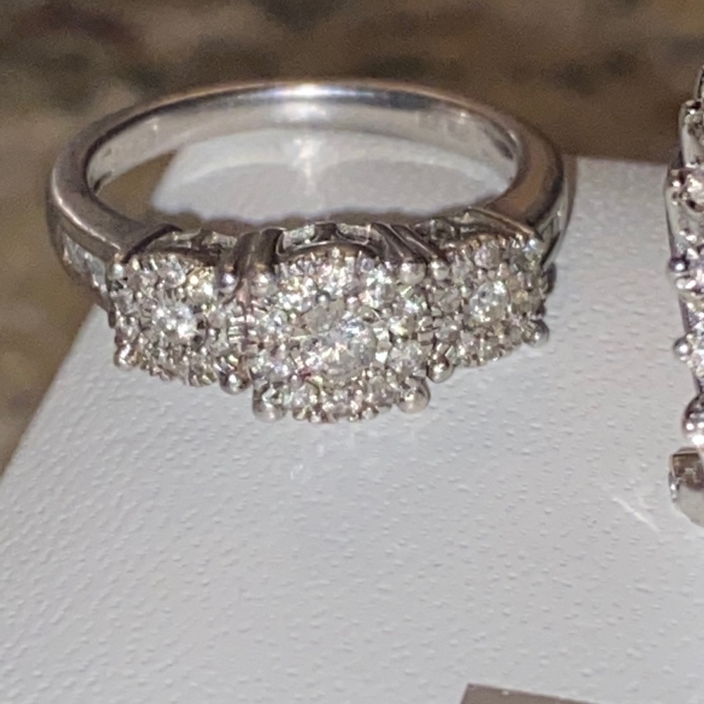 Effy 3 stone diamond ring